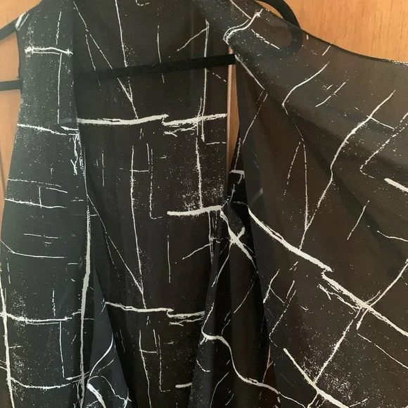 Chic waterfall black and white vest, one size - Picture 4 of 4